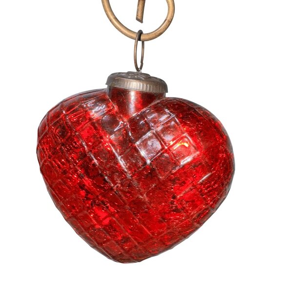 Heart-Shaped valentine kugel Red Glass Christmas Ornament With Metal Cap - Picture 1 of 3